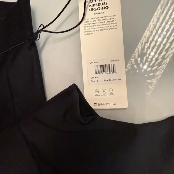 ALO Yoga Jet Black Activewear Set - Picture 5 of 8